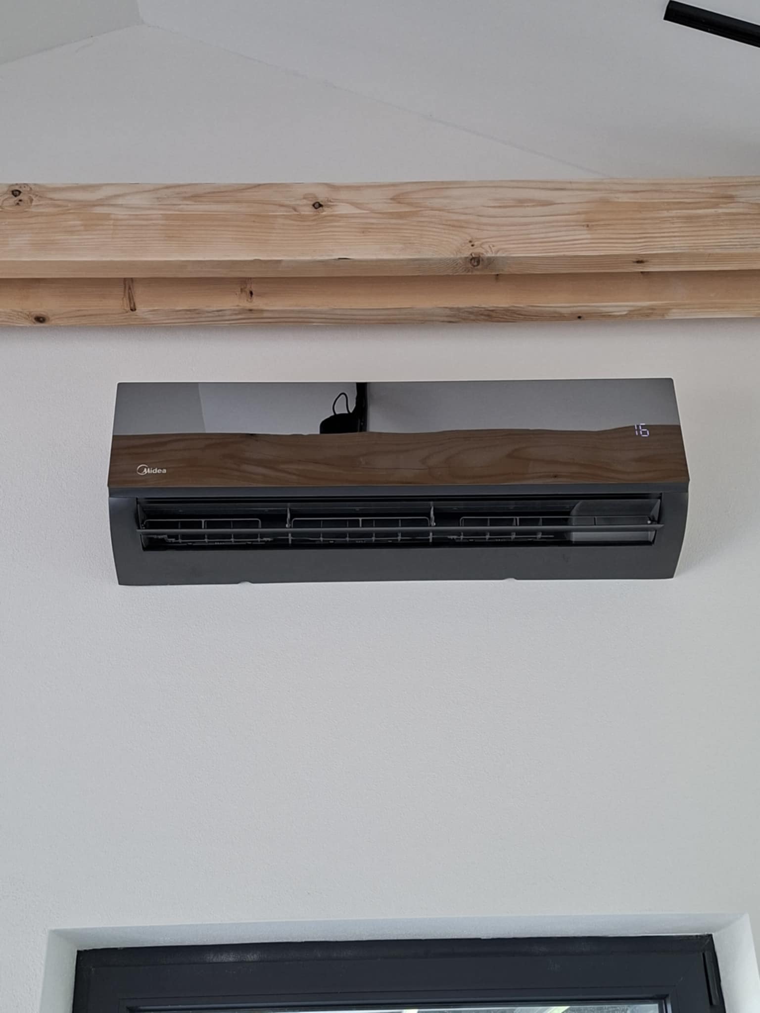 Midea detajl