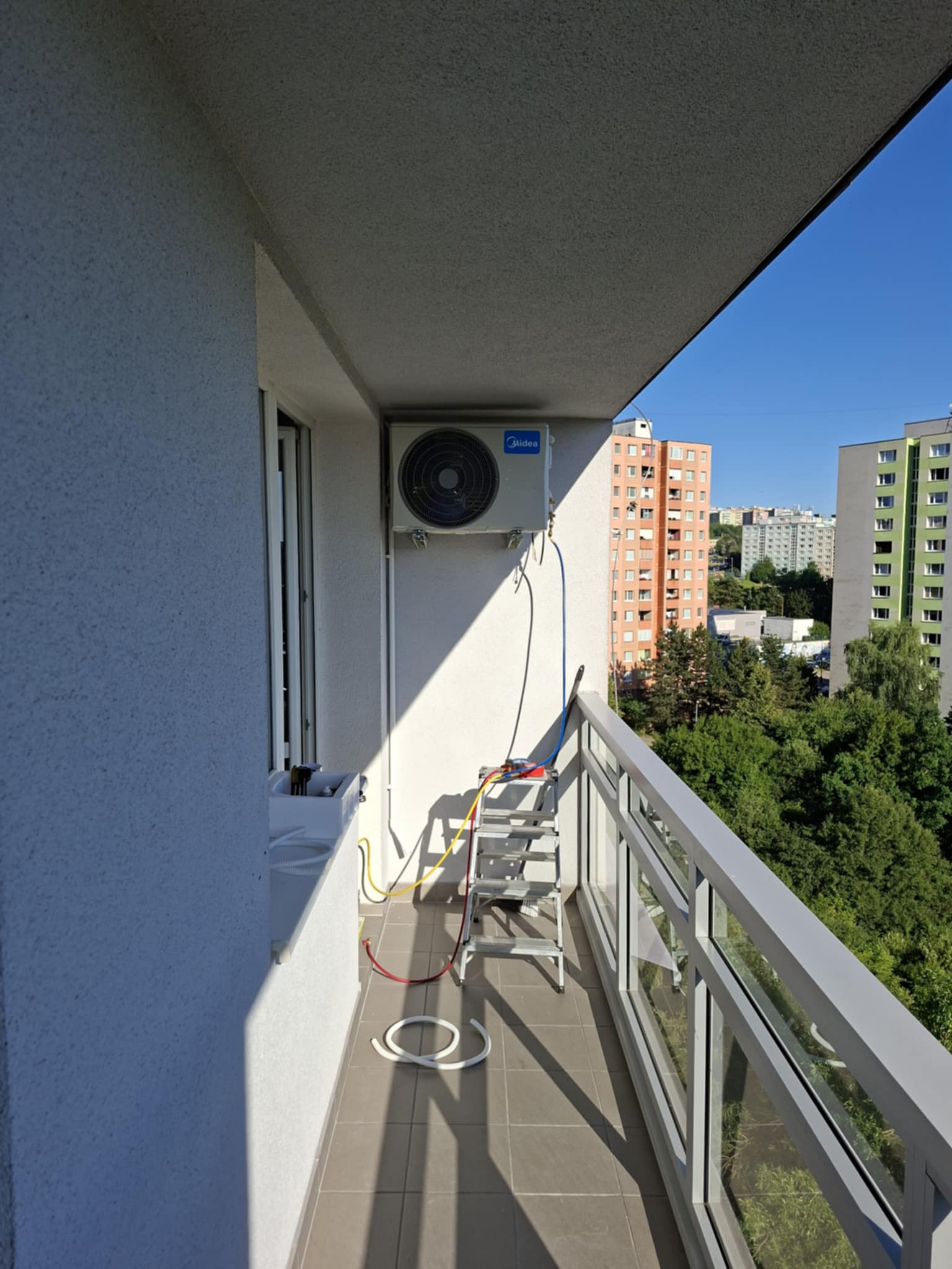 Inštalácia na balkóne s výhľadom